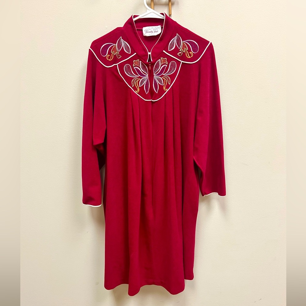 60s-70s Vintage 🌺 Vanity Fair Floral Embroidered Fleece Robe